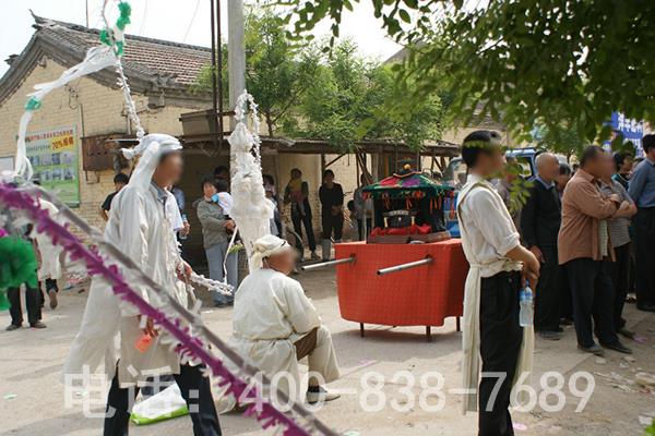 出殡前的行礼 出殡前的行礼